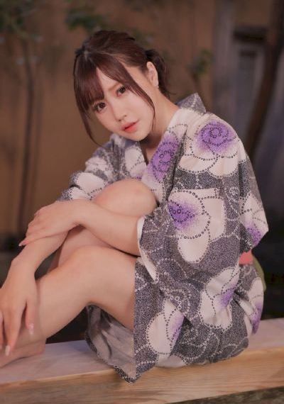 伸进班花衣服里揉捏丰满_BD完整版观看
